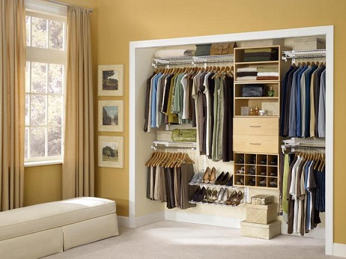 Image source: http://www.homeimprovguide.com/small-walk-closet-ideas/