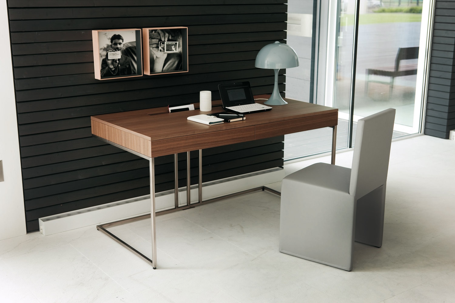 Simple design of the desk "width =" 1500 "height =" 1000 "srcset =" https://mileray.com/wp-content/uploads/2020/05/1588505105_194_Inspirational-Workspace-Design-Makes-Your-Bedroom-Looks-Trendy-and-Awesome.jpeg 1500w, https: // myfashionos .com / wp-content / uploads / 2016/02 / 17-Contemporary-desktop-300x200.jpeg 300w, https://mileray.com/wp-content/uploads/2016/02/17-Contemporary-desk-768x512. jpeg 768w, https://mileray.com/wp-content/uploads/2016/02/17-Contemporary-desk-1024x683.jpeg 1024w, https://mileray.com/wp-content/uploads/2016/02/ 17-Contemporary-Desk-696x464.jpeg 696w, https://mileray.com/wp-content/uploads/2016/02/17-Contemporary-desk-1068x712.jpeg 1068w, https://mileray.com/wp- Content / Uploads / 2016/02 / 17-Contemporary-Desk-630x420.jpeg 630w "Sizes =" (maximum width: 1500px) 100vw, 1500px