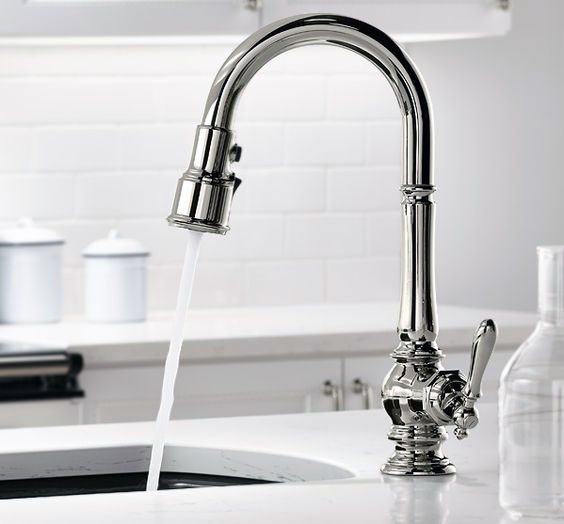 Pull down the kitchen tap "width =" 564 "height =" 524