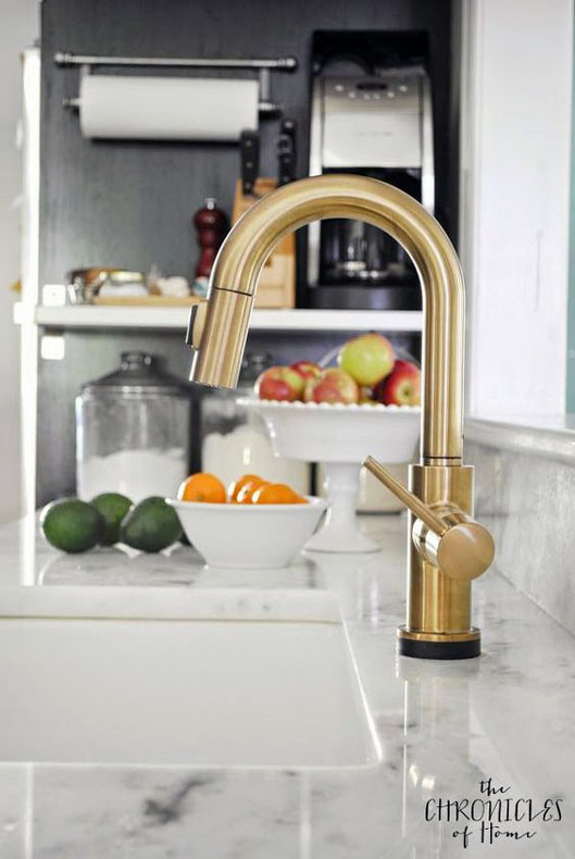 Modern pull-down kitchen tap "width =" 529 "height =" 790