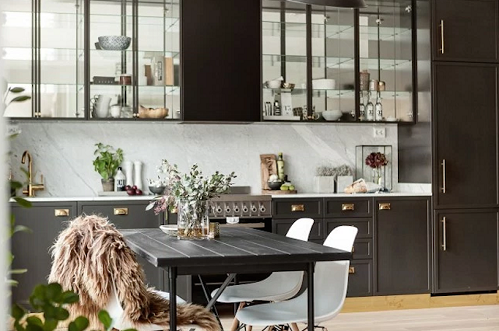 An amazing idea with dark gray and brass colored details "width =" 499 "height =" 331 "srcset =" https://mileray.com/wp-content/uploads/2020/05/1588512642_299_A-Combination-Between-Dark-Gray-And-Brass-Details-To-Make.png 499w, https : //mileray.com/wp-content/uploads/2016/02/becki-owens-4-300x199.png 300w "sizes =" (maximum width: 499px) 100vw, 499px