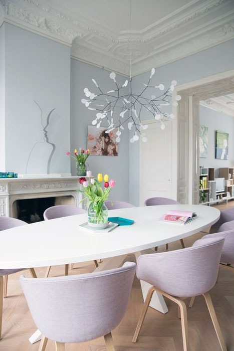 Modern, spacious interior dining room design "width =" 467 "height =" 700