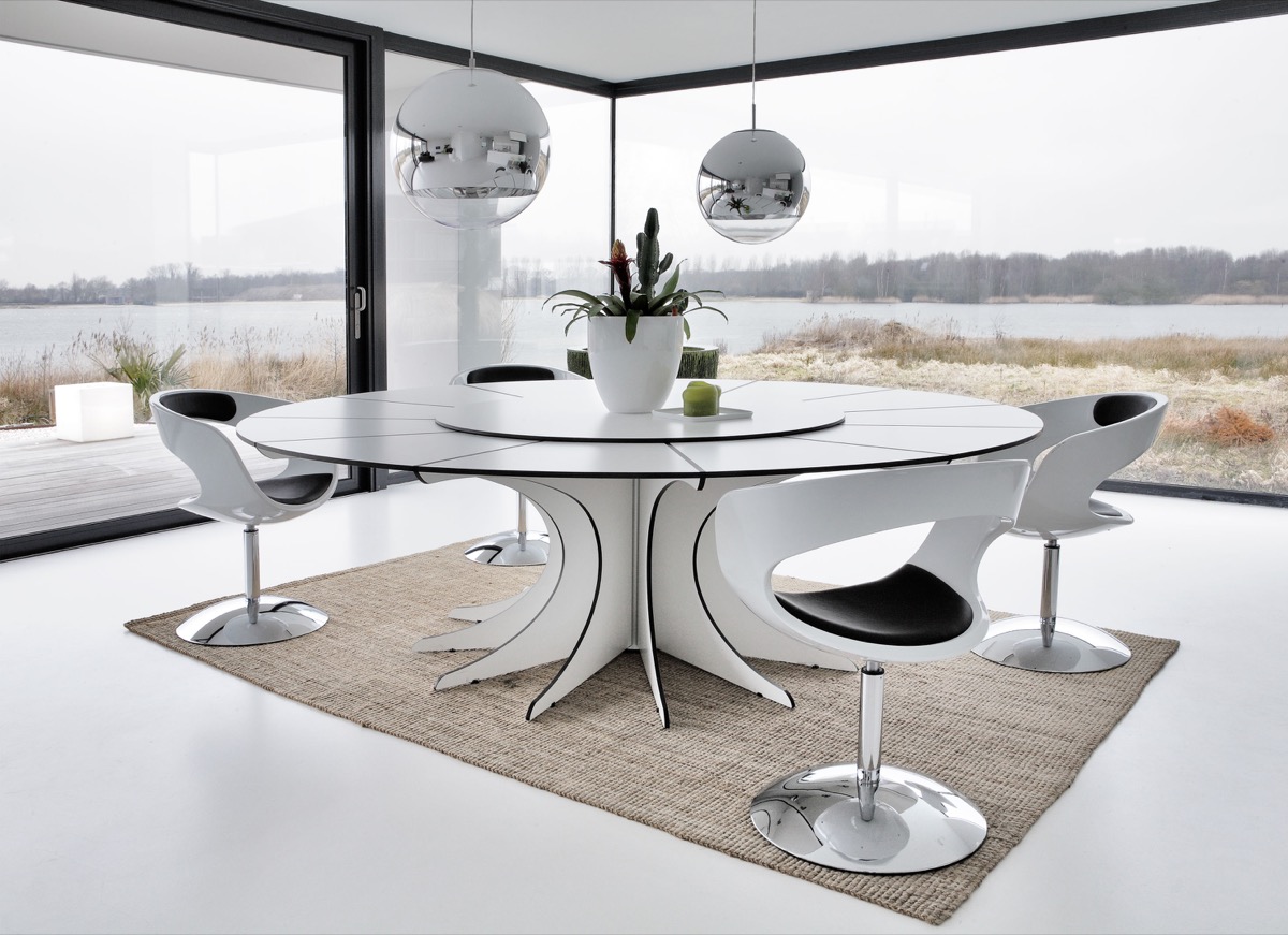 trendy dining room feature "width =" 1200 "height =" 871 "srcset =" https://mileray.com/wp-content/uploads/2017/05/sea-view-chrome-and-white-ultra-modern- dining room -Grosfeld-van-der-Velde.jpg 1200w, https://mileray.com/wp-content/uploads/2017/05/sea-view-chrome-and-white-ultra-modern-dining-room -Grosfeld- van-der-Velde-300x218.jpg 300w, https://mileray.com/wp-content/uploads/2017/05/sea-view-chrome-and-white-ultra-modern-dining-room- Grosfeld-van -der-Velde-768x557.jpg 768w, https://mileray.com/wp-content/uploads/2017/05/sea-view-chrome-and-white-ultra-modern-dining-room-Grosfeld -van- der-Velde-1024x743.jpg 1024w, https://mileray.com/wp-content/uploads/2017/05/sea-view-chrome-and-white-ultra-modern-dining-room-Grosfeld- van-der -Velde-324x235.jpg 324w, https://mileray.com/wp-content/uploads/2017/05/sea-view-chrome-and-white-ultra-modern-dining-room-Grosfeld-van -der- Velde-696x505.jpg 696w, https://mileray.com/wp-content/uploads/2017/05/sea-view-chrome-and-white-ultra-modern-dining-room- Grosfeld-va n-der-Velde-1068x775.jpg 1068w, https://mileray.com/wp-content/uploads/2017/05/sea-view-chrome-and-white-ultra-modern-dining-room- Grosfeld-van -der-Velde-579x420.jpg 579w "sizes =" (maximum width: 1200px) 100vw, 1200px