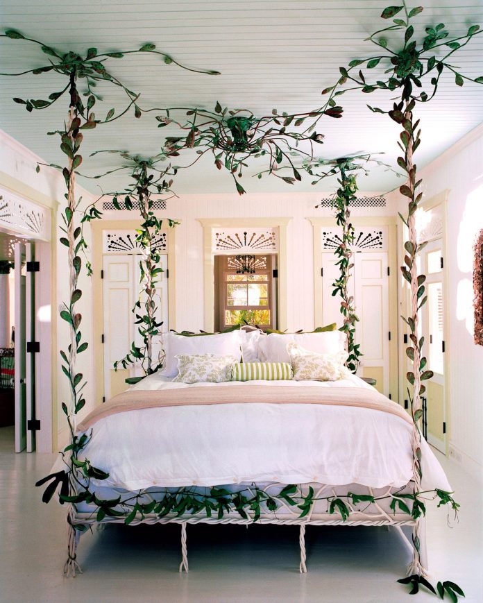 Beautiful bedroom decor with beauty frame beds
