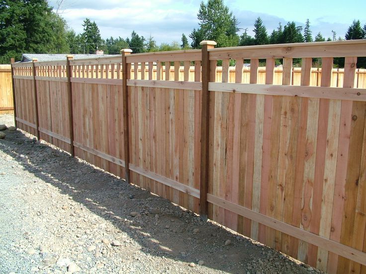 Inexpensive alternative design for craftsman style privacy fence .