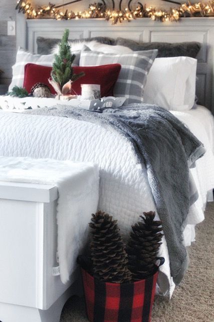CREATE A COZY, LODGE STYLE, CHRISTMAS BEDROOM. | Christmas bedroom .