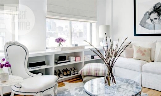 Small apartment in Manhattan in pink nuances shows female style .