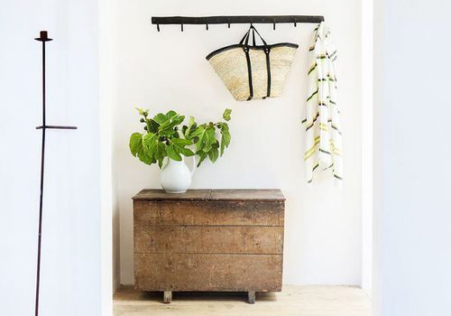 This Is How to Feng Shui Your Entryway Layo