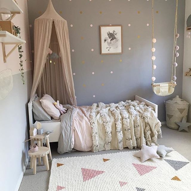 Such a stunning little girls room put together by @mamabirdlife .