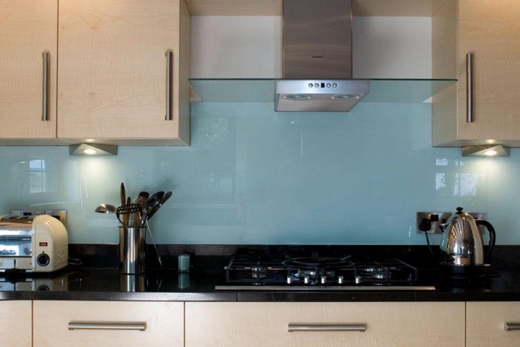 4 Tips To Start A Kitchen Glass Splashback Project - Pixels & Grai