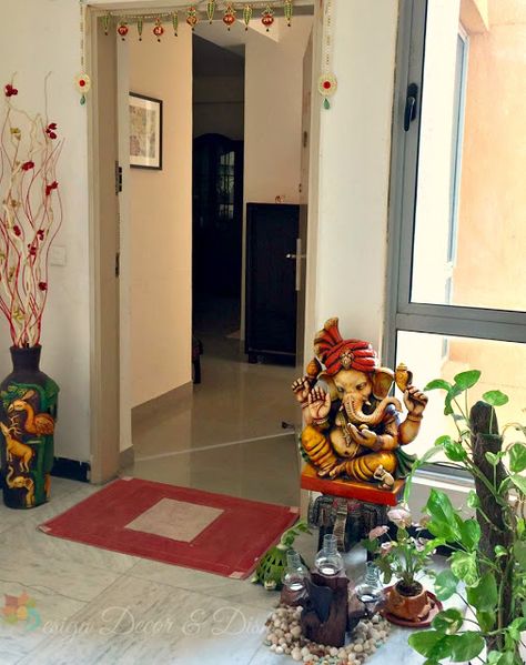 Home Tour: Rashmi Chandra | Entrance decor, Indian home interi