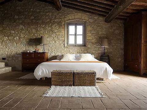 Tuscan Interiors with a Modern Touch | Italian farmhouse decor .