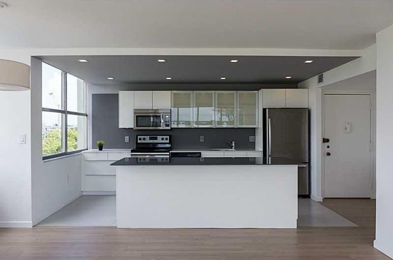 Modern Kitchen with Kitchen island, Porta S2 Cabinetry, Slate .