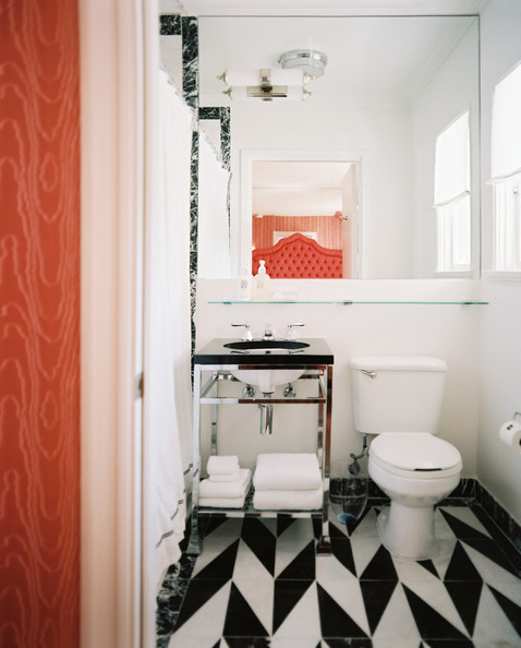 4 Easy Ways to Maximize Space in a Small Bathroom - Small Spaces .