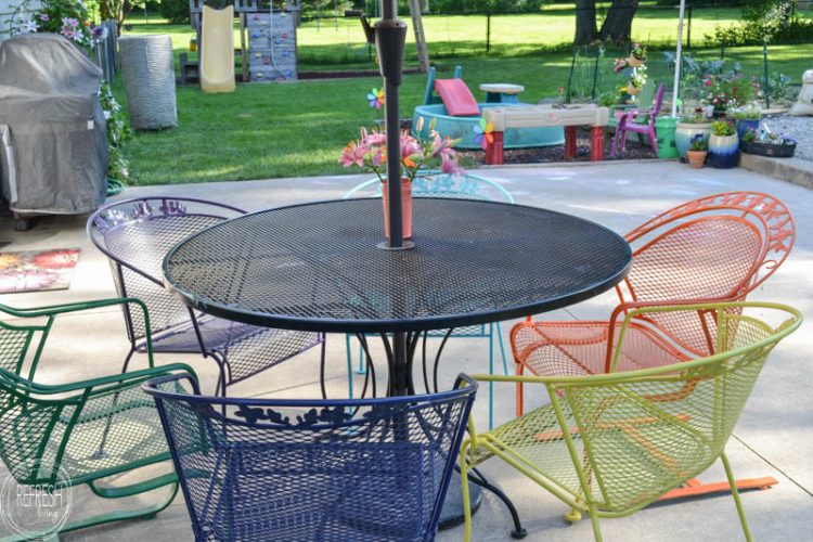 How to Paint Metal Lawn Furniture - Refresh Livi