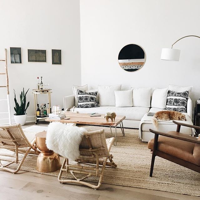 Continually inspired by @chalkfulloflove's cozy minimalist living .
