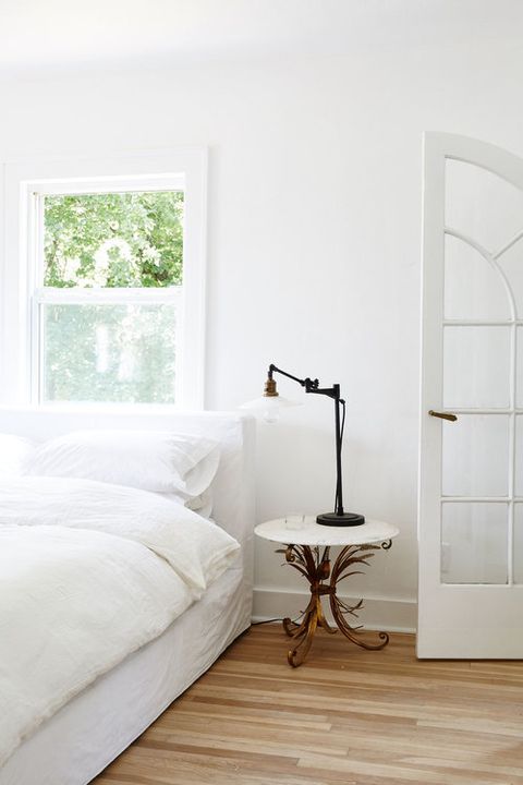 33 Minimalist Bedroom Ideas and Design Tips - Budget-Friendly .
