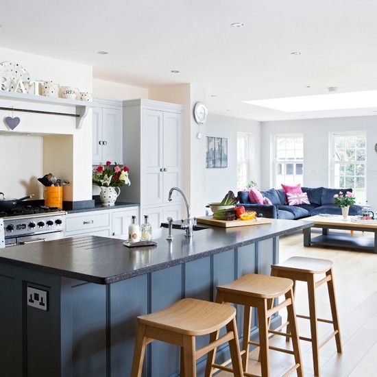 Traditional painted open-plan kitchen | Furniture | Open plan .