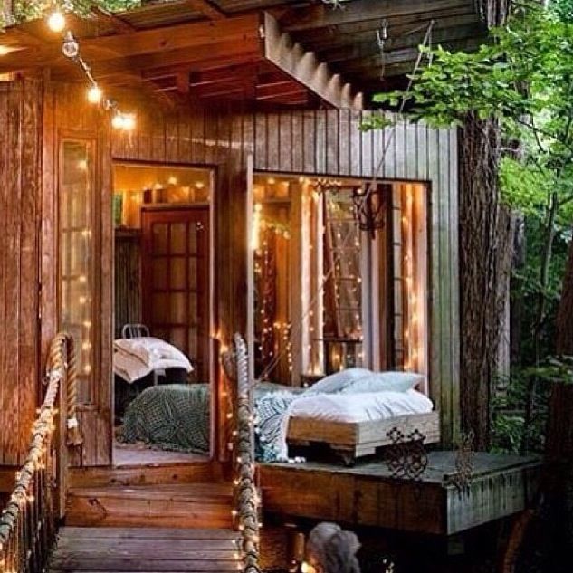 Romantic treehouse escape | Outdoor bedroom, Beautiful tree houses .