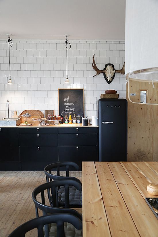 12 Playful Dark Kitchen Designs | Home kitchens, Kitchen interior .