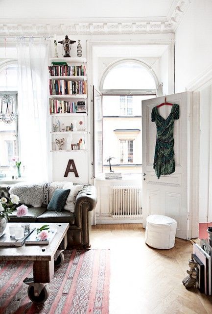 21 Tips to Make Your Tiny Living Room Feel Bigger | Home, Home .
